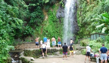 Diamond-botanical-gardens-and-water-fall3.jpg